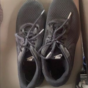 All black nike sneakers